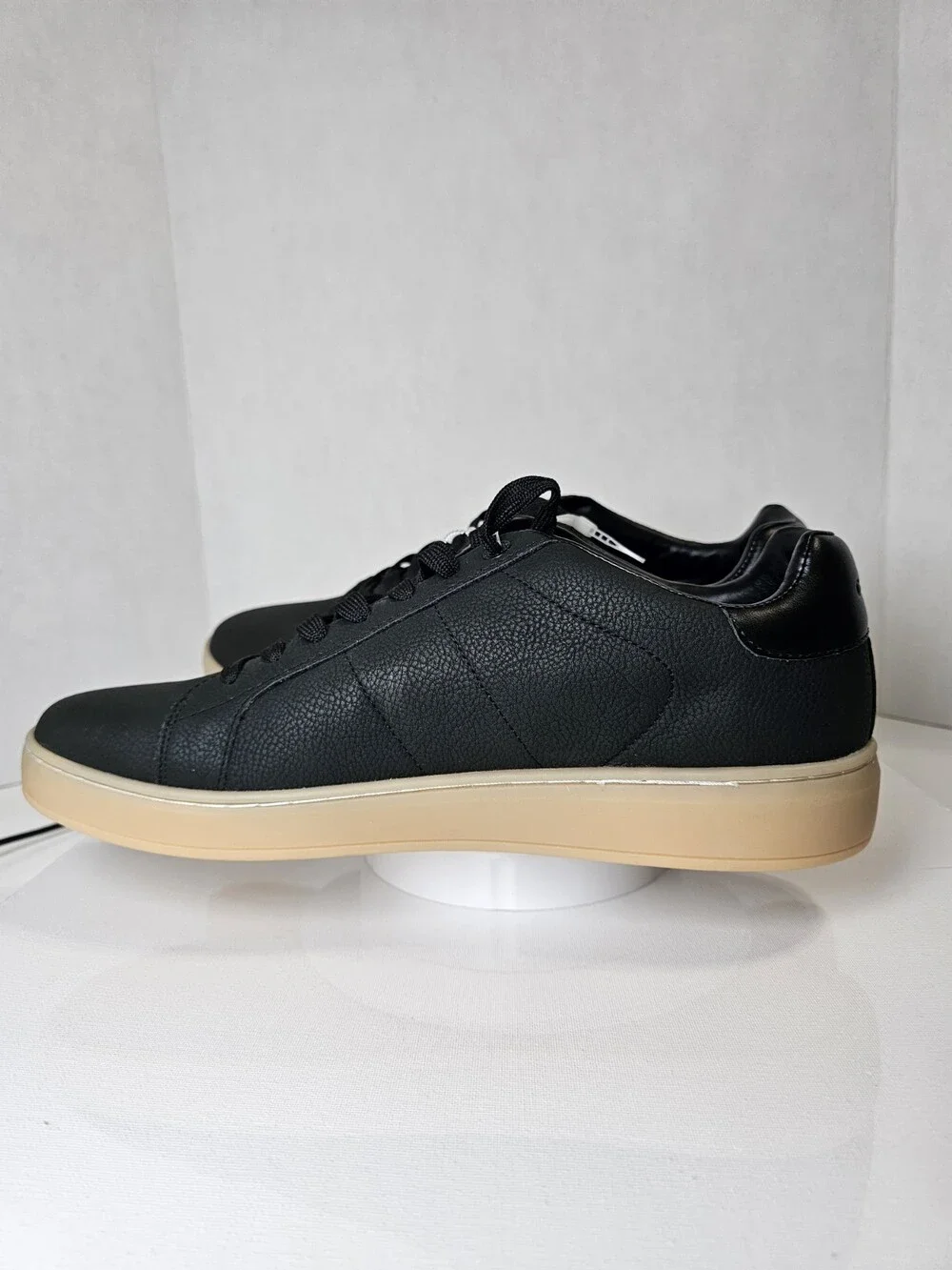 Calvin Klein CMWONLEY-R Men’s 12M Black Gum Sole Low Top Sneakers New